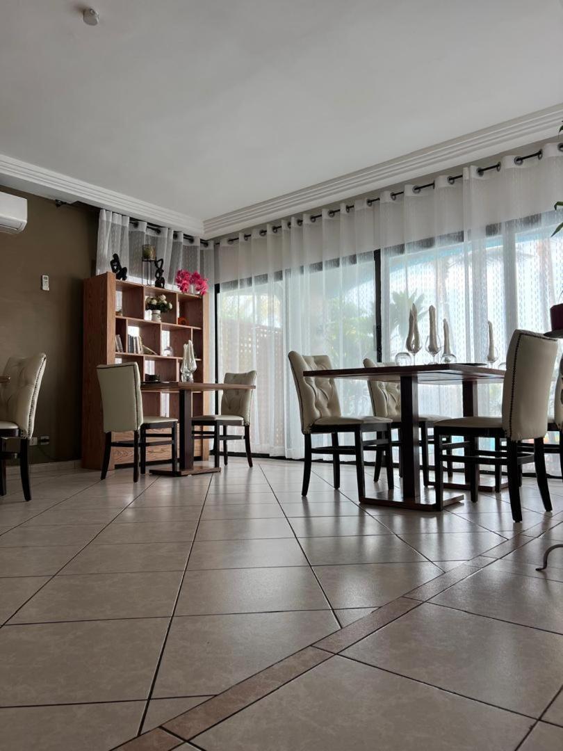 Residence Hoteliere Oceane Libreville Bagian luar foto