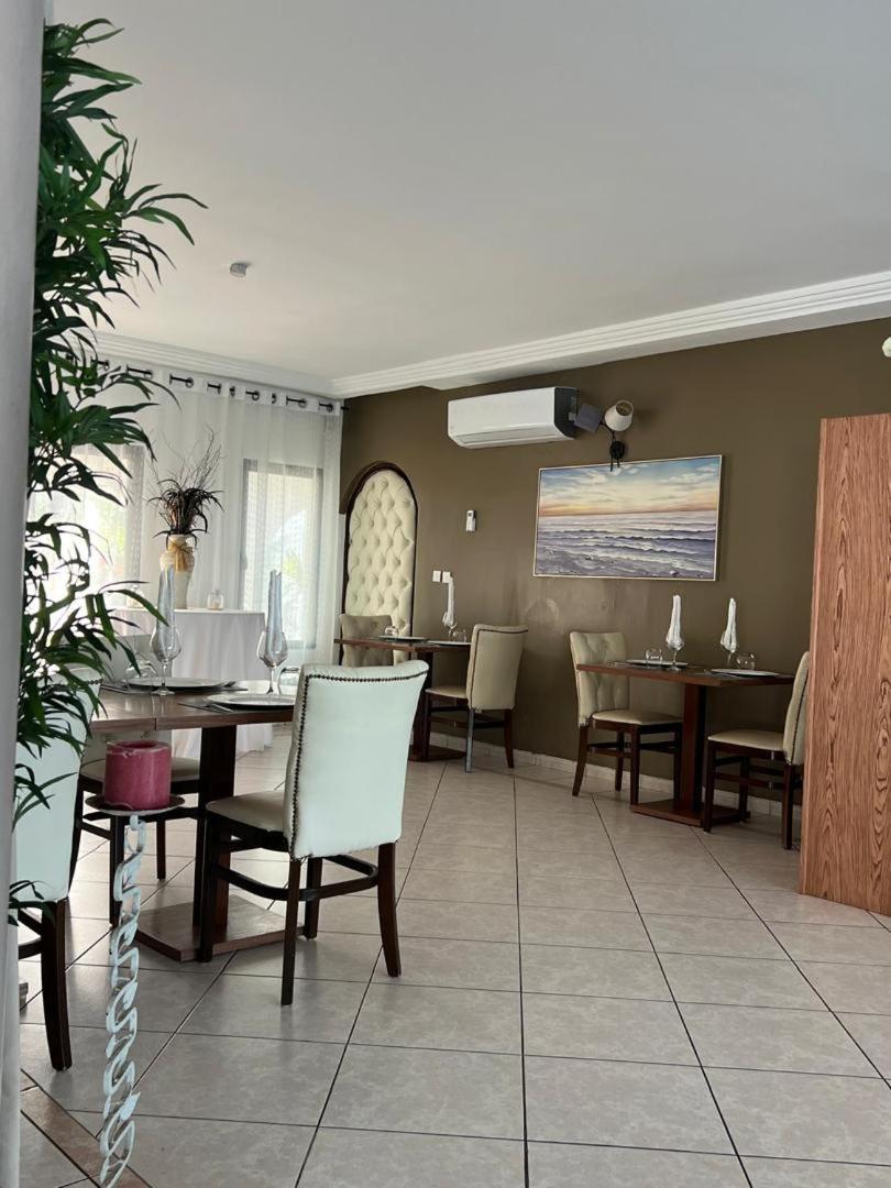 Residence Hoteliere Oceane Libreville Bagian luar foto