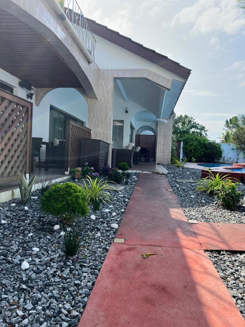 Residence Hoteliere Oceane Libreville Bagian luar foto