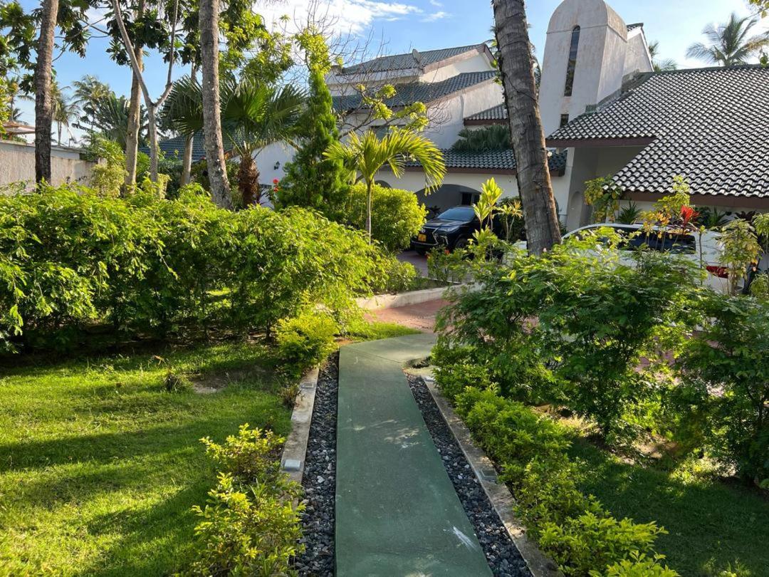 Residence Hoteliere Oceane Libreville Bagian luar foto